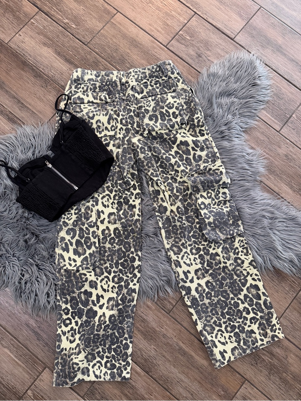 Fashion Nova Black & Cream Leopard Wide Leg Cargo Pants and top - Picture 5 of 8